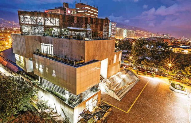 Donde el arte se encuentra con el confort: Una tarde en el Museo de arte moderno en Medellín y una noche en 1616 Hotel.
